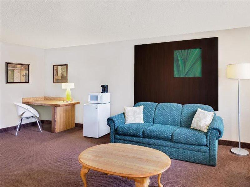 Super 8 By Wyndham Newburgh/West Point Stewart Intl Airport Motel Luaran gambar